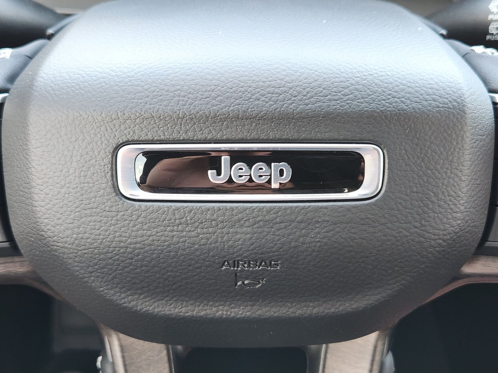 New 2026 Diamond Black Crystal Pearlcoat Jeep LAREDO ALTITUDE 4X4 image 37