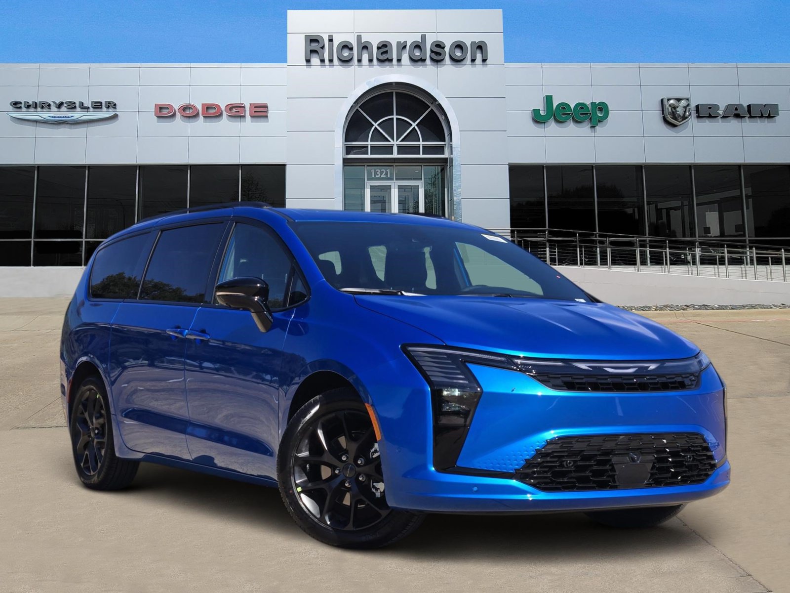 2027 Chrysler Pacifica LIMITED Passenger Van