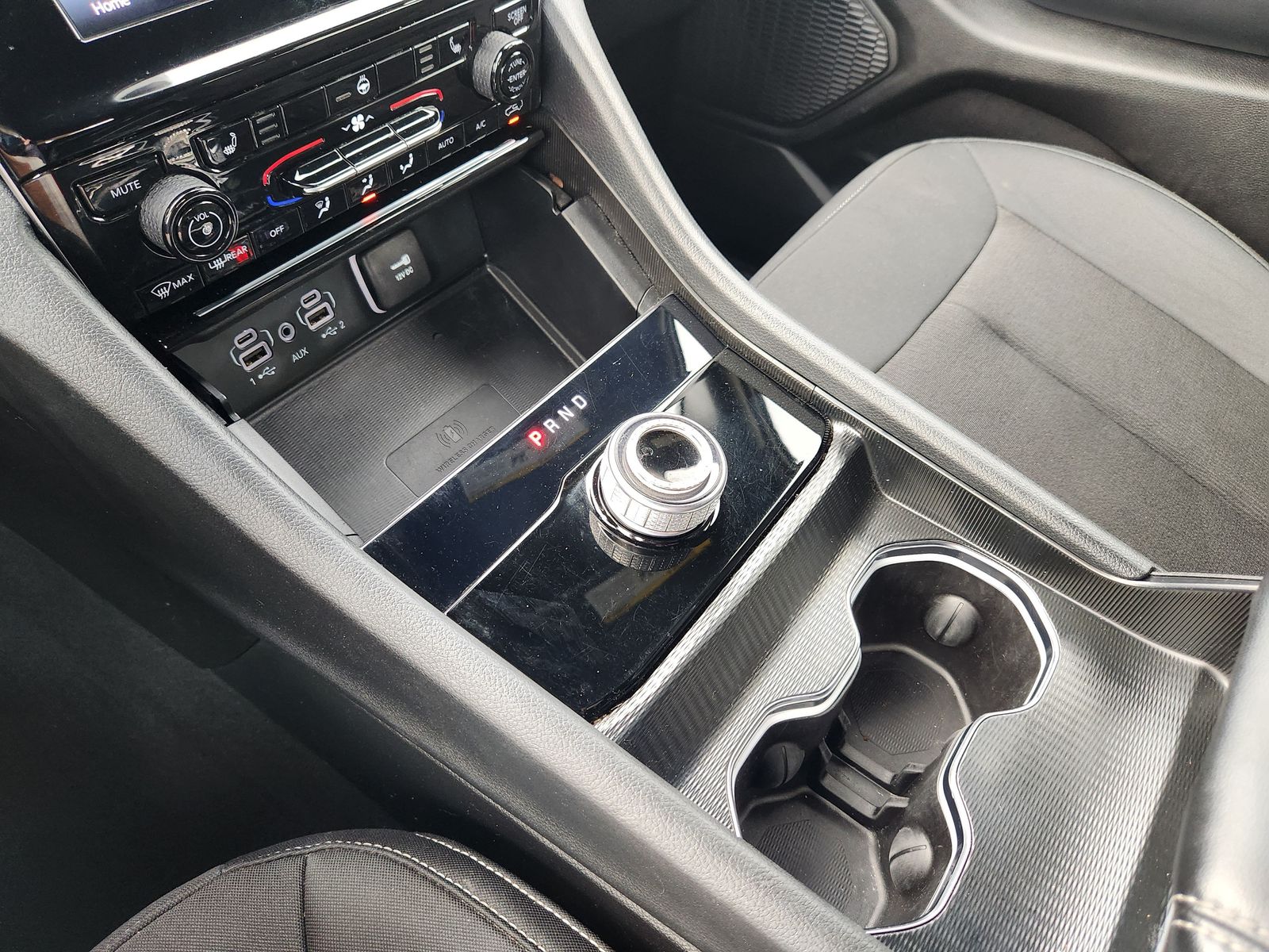 Used 2024 Bright White Clearcoat Jeep Laredo image 29