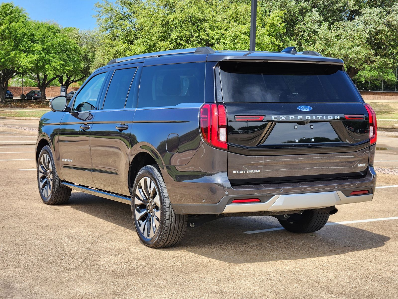 Used 2025 Gray Metallic Ford Platinum image 4