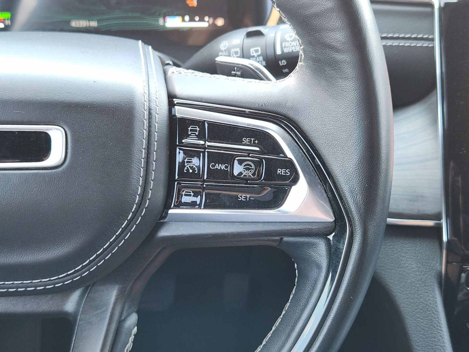 Used 2022 Bright White Jeep Overland image 40