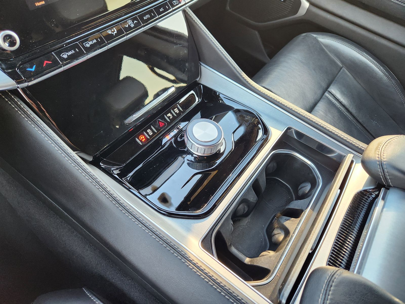 Used 2023 Diamond Black Crystal Pearlcoat Jeep Base image 26