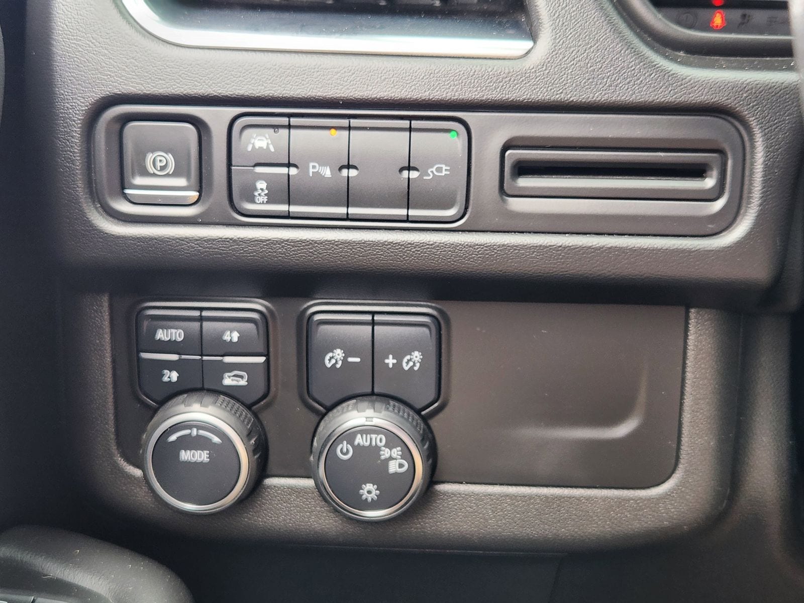 Used 2022 Summit White Chevrolet LT image 30