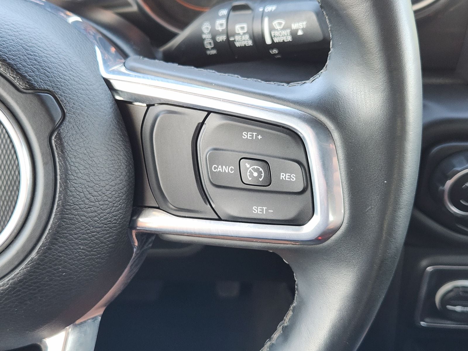Used 2022 Bright White Jeep Unlimited Sahara image 38
