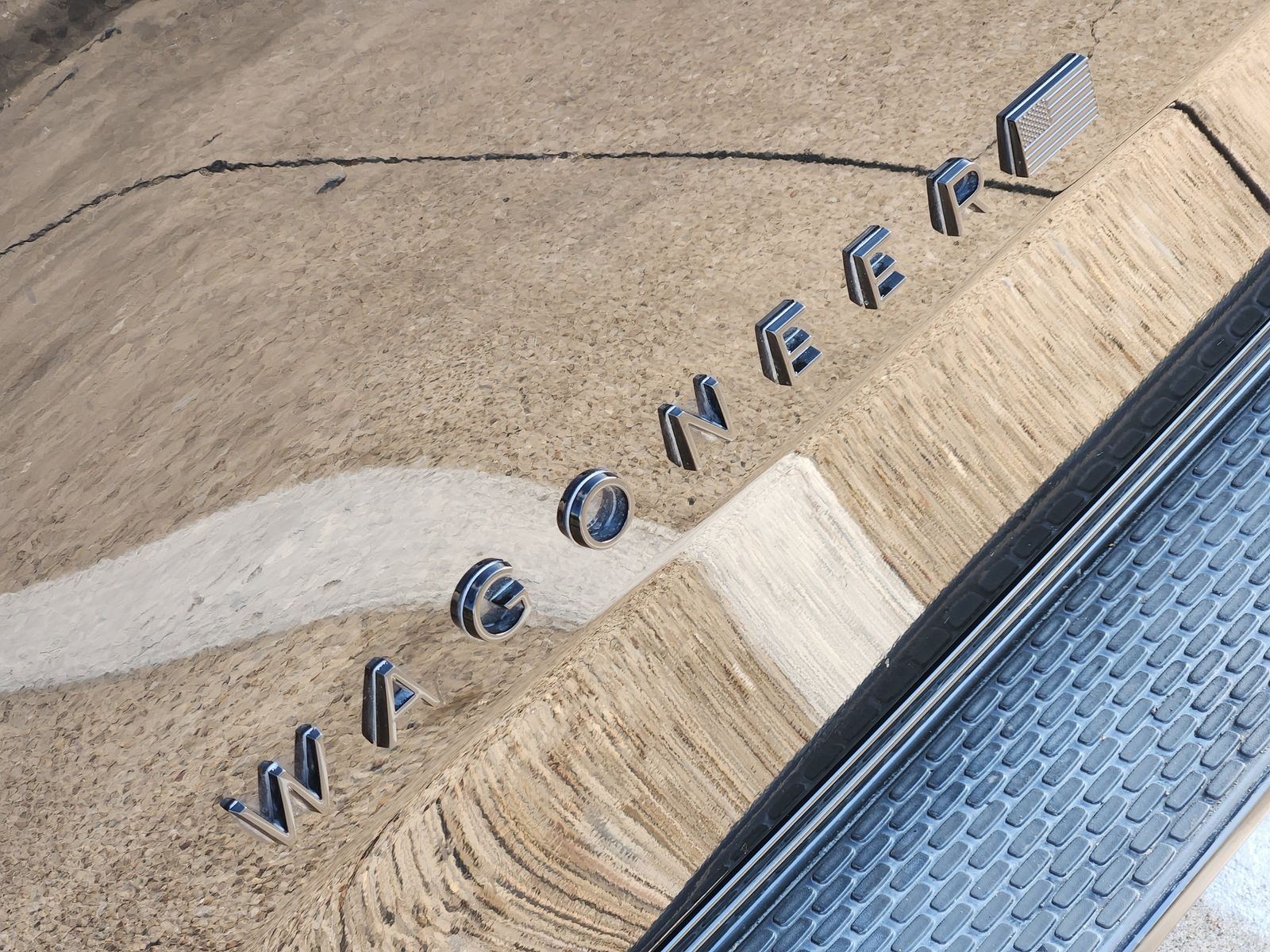 Used 2023 Diamond Black Crystal Pearlcoat Jeep Base image 18