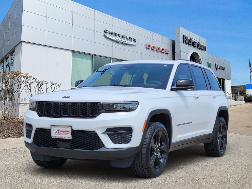 Used 2023 Jeep Grand Cherokee Laredo SUV