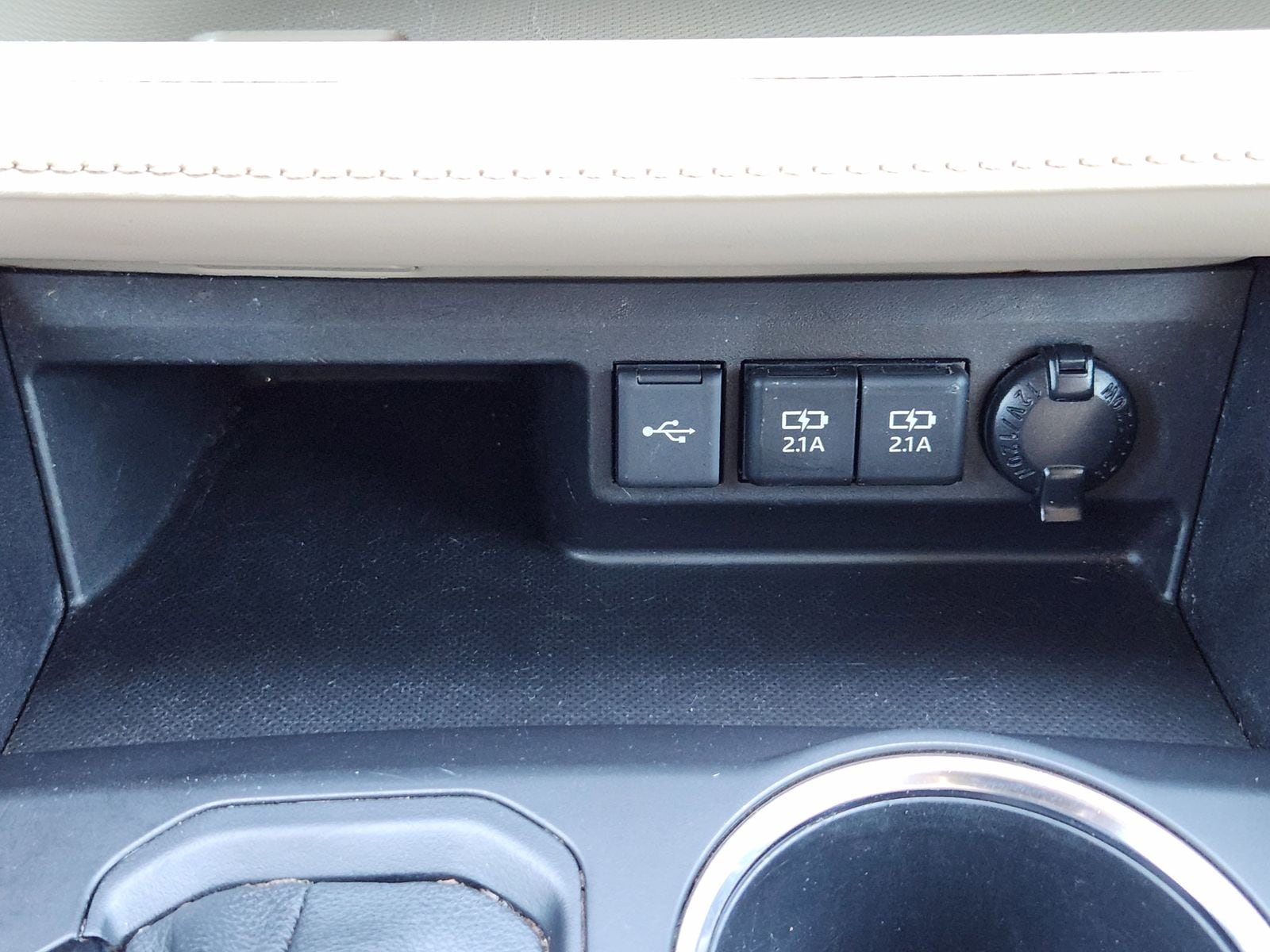 Used 2021 Midnight Black Toyota XLE image 27