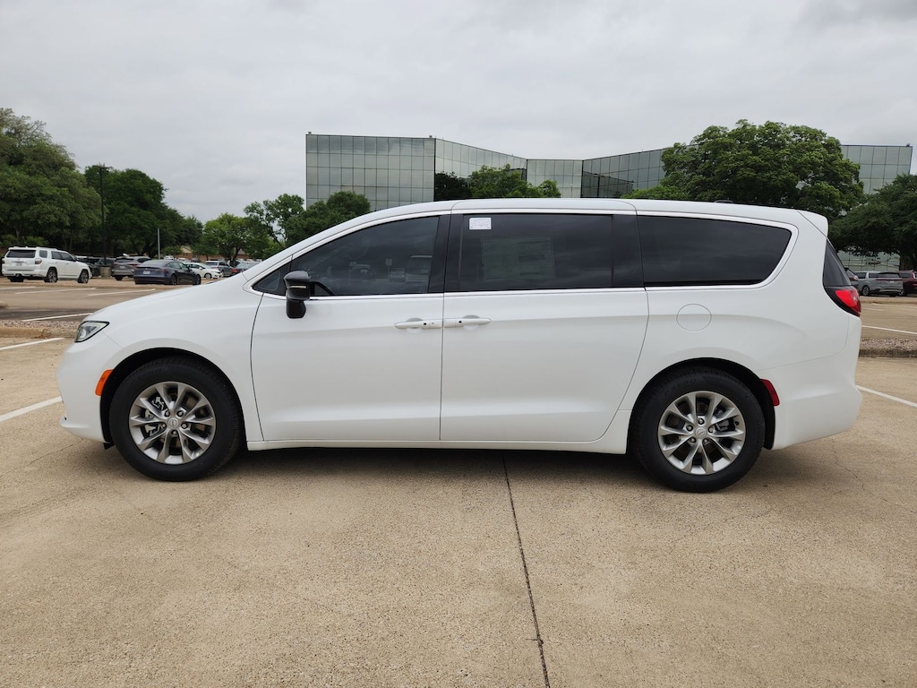 New 2026 Chrysler Pacifica LIMITED Passenger Van
