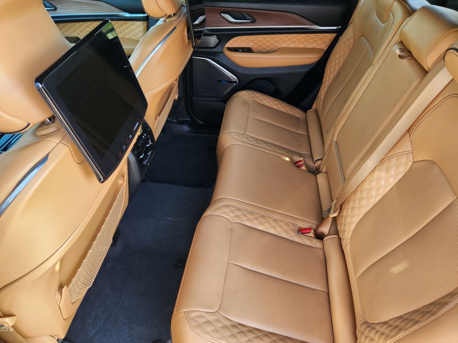 Certified Used 2023 Rocky Mountain Pearlcoat Jeep Summit image 43