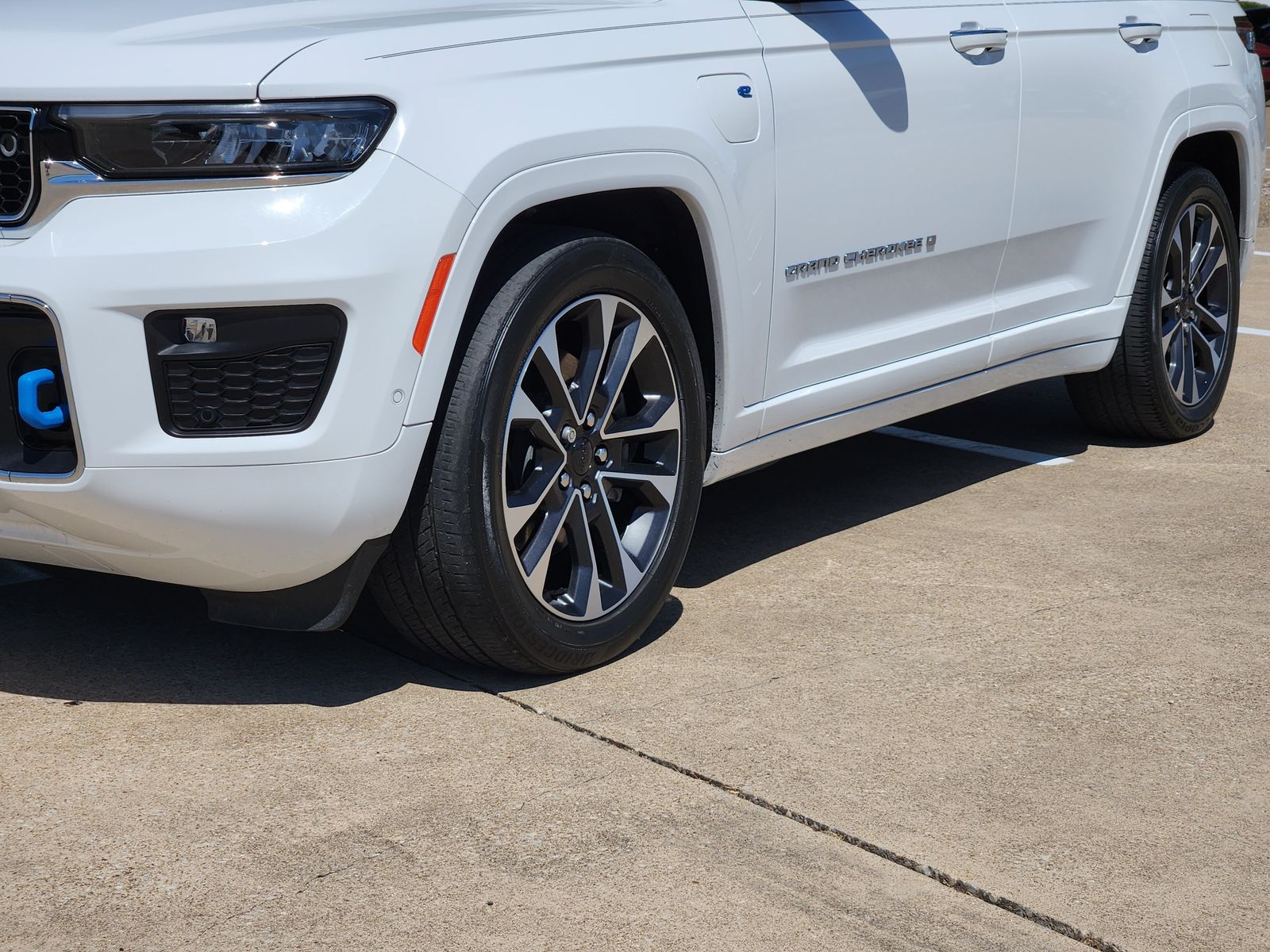 Used 2022 Bright White Jeep Overland image 12