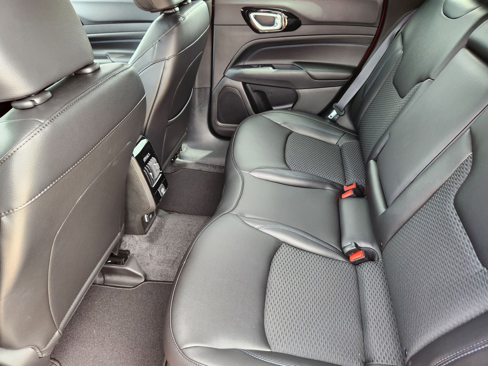 New 2026 Red Hot Pearlcoat Jeep LATITUDE ALTITUDE 4X4 image 40