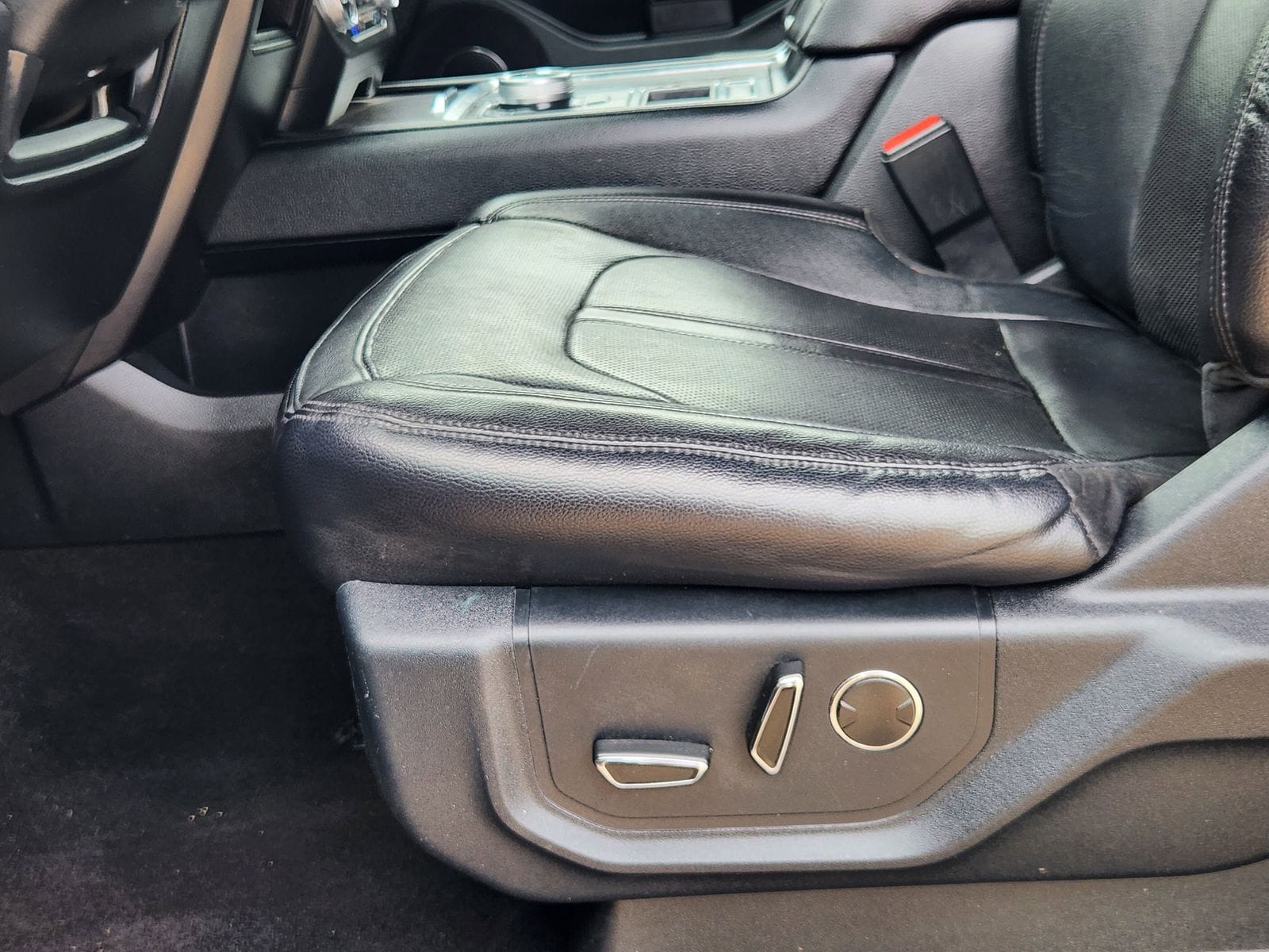 Used 2020 Magnetic Ford Limited image 32