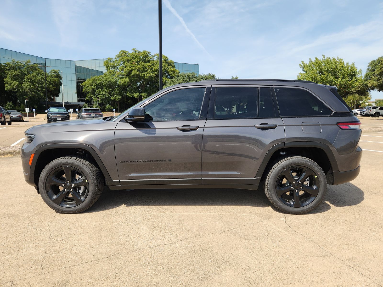 New 2026 Baltic Gray Jeep LIMITED 4X4 image 3