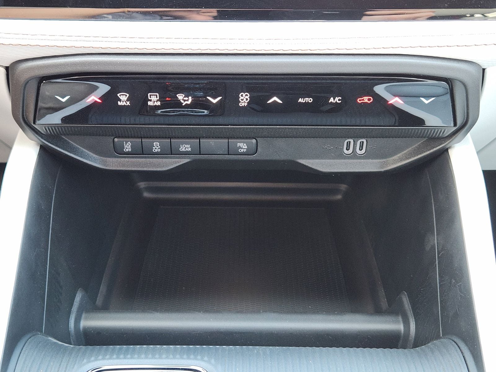 New 2026 Red Hot Pearlcoat Jeep LIMITED 4X4 image 28