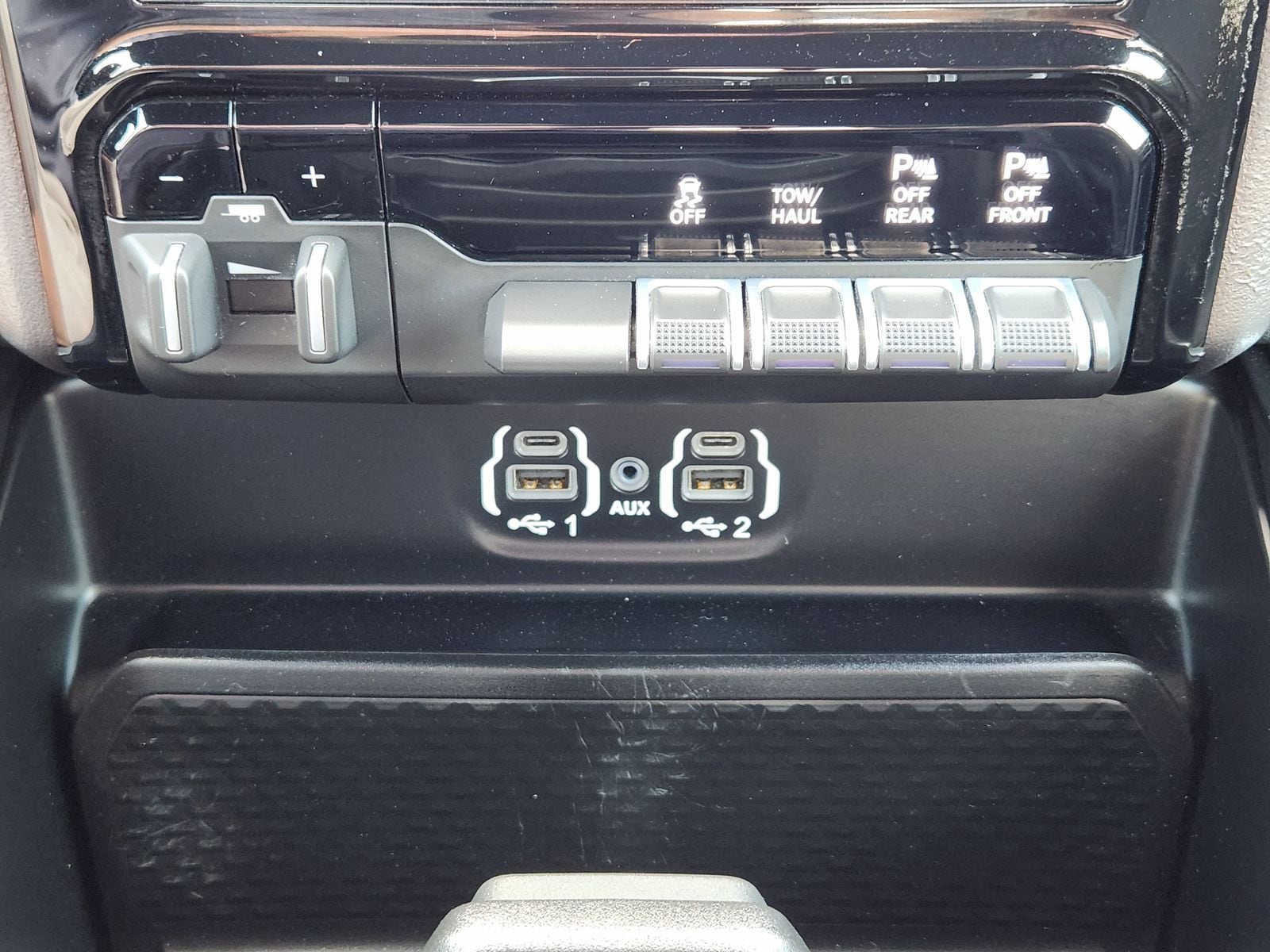 Used 2022 Granite Crystal Ram Laramie image 31