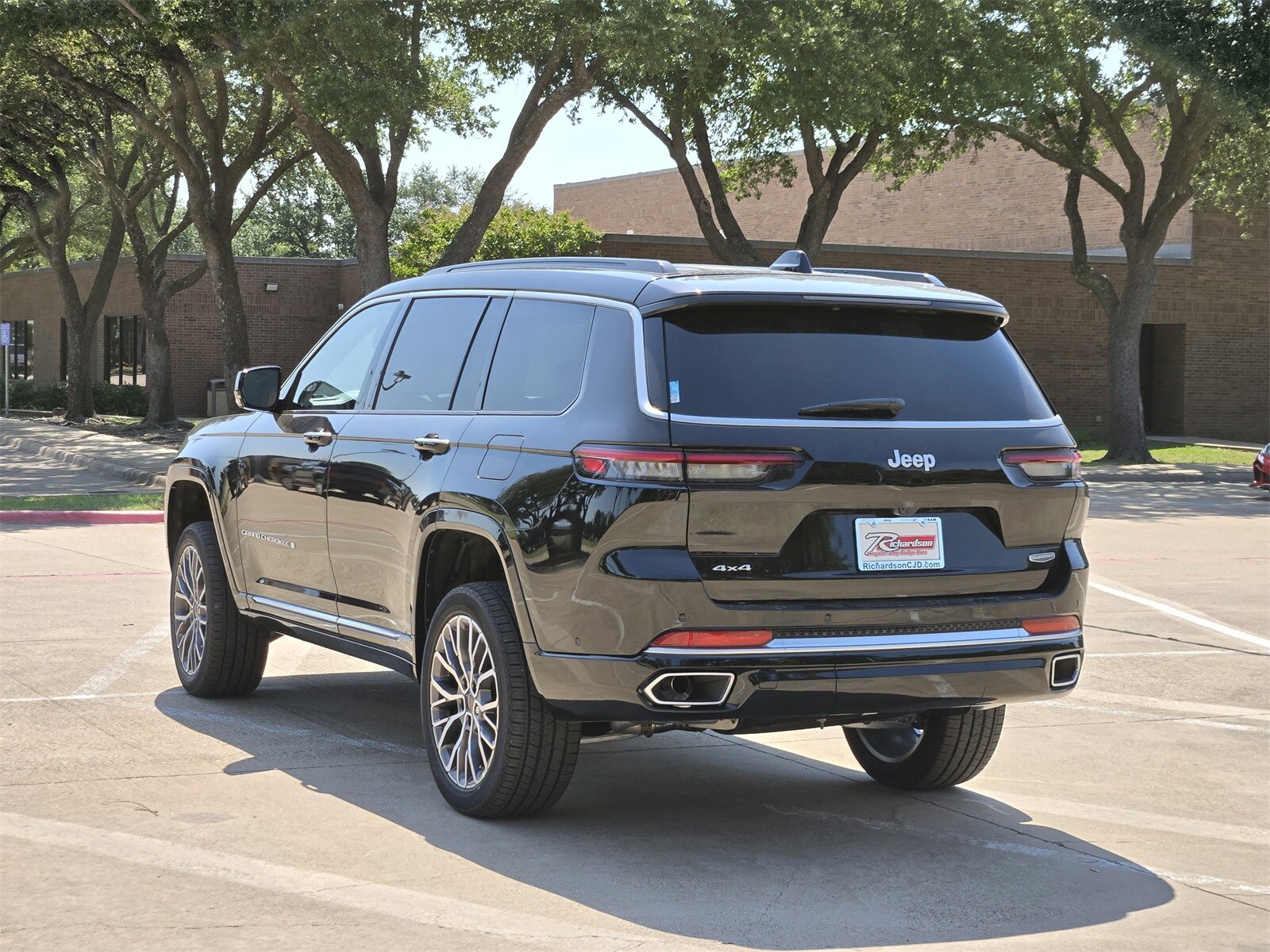 2025 Jeep Grand Cherokee L Summit Reserve photo 4