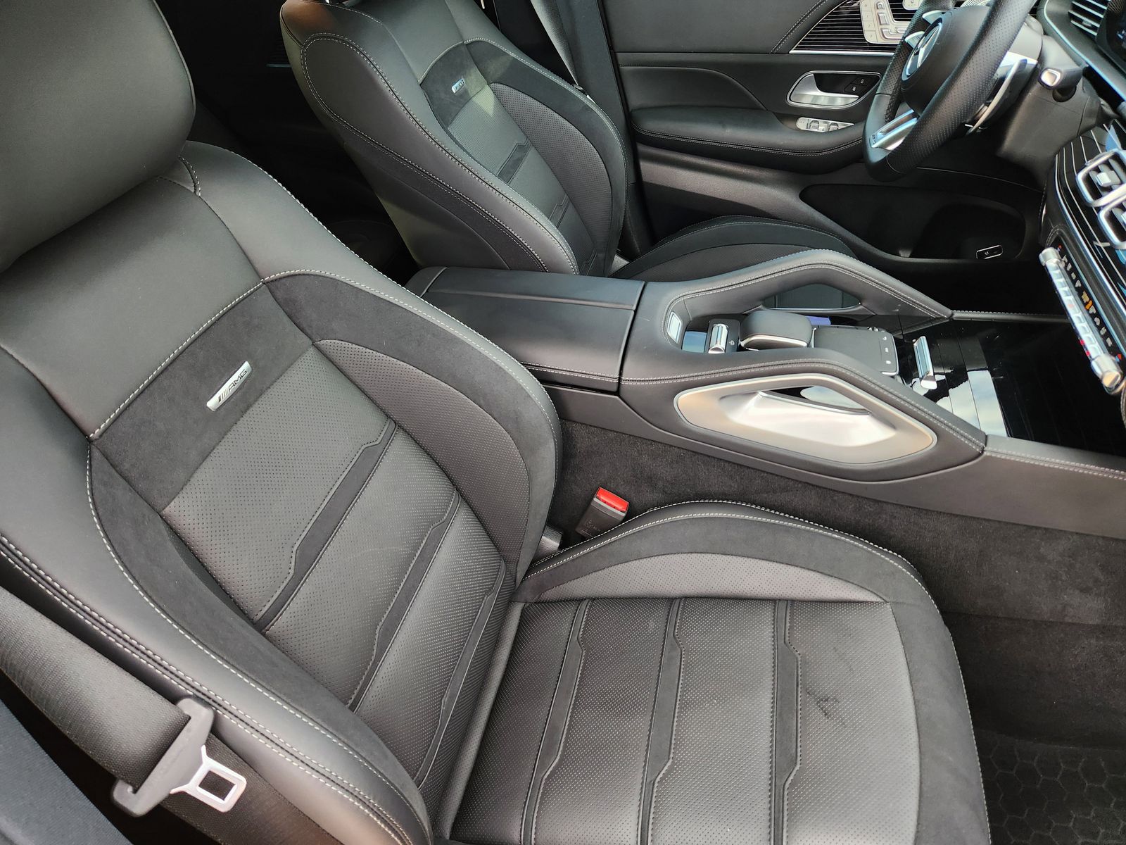 Used 2024 Black Mercedes-Benz 4MATIC® image 24