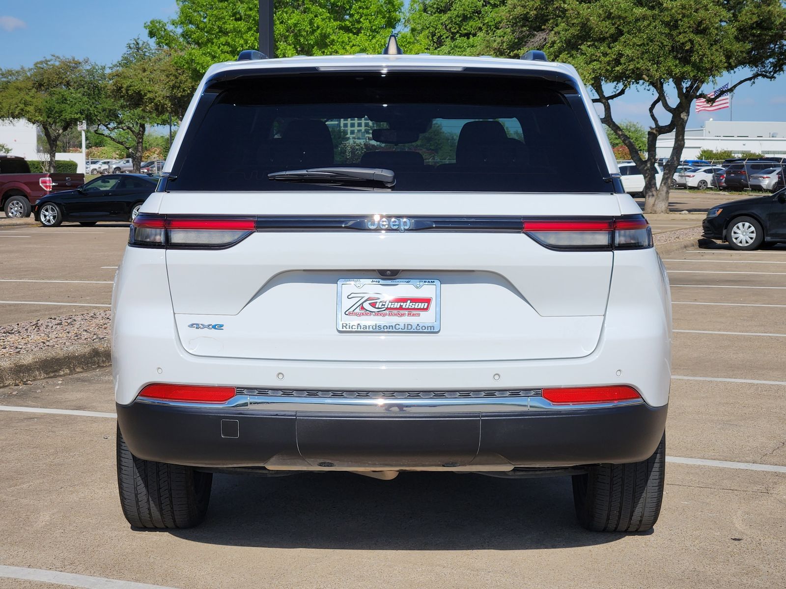 Used 2024 Bright White Jeep Base image 5