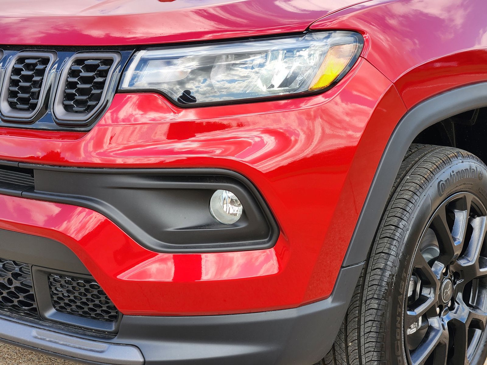 New 2026 Red Hot Pearlcoat Jeep LATITUDE ALTITUDE 4X4 image 10