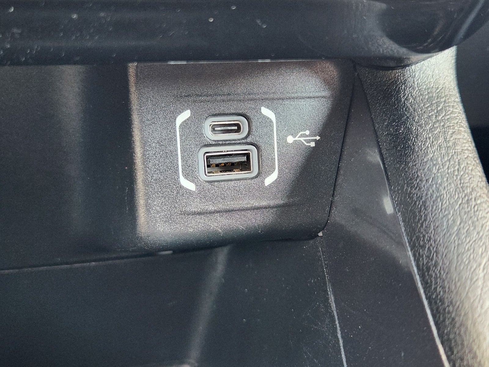 Used 2024 Silver Zynith Jeep Sport image 27
