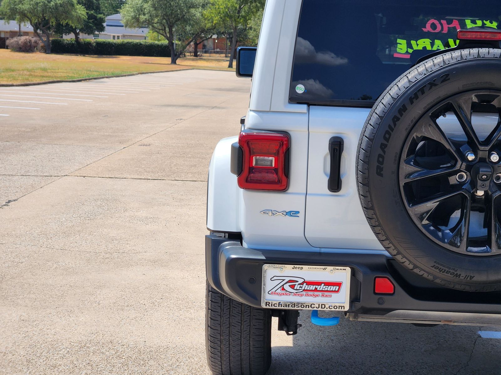 Used 2024 Bright White Clearcoat Jeep Sahara image 8
