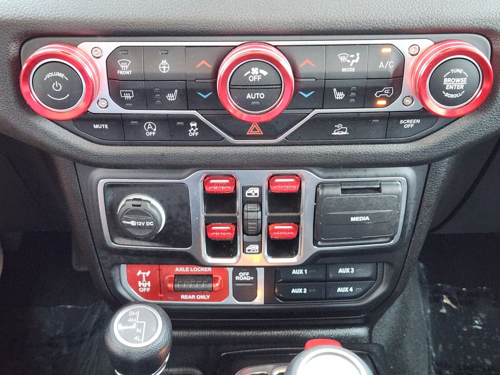 Used 2025 Granite Crystal Jeep Sport image 27