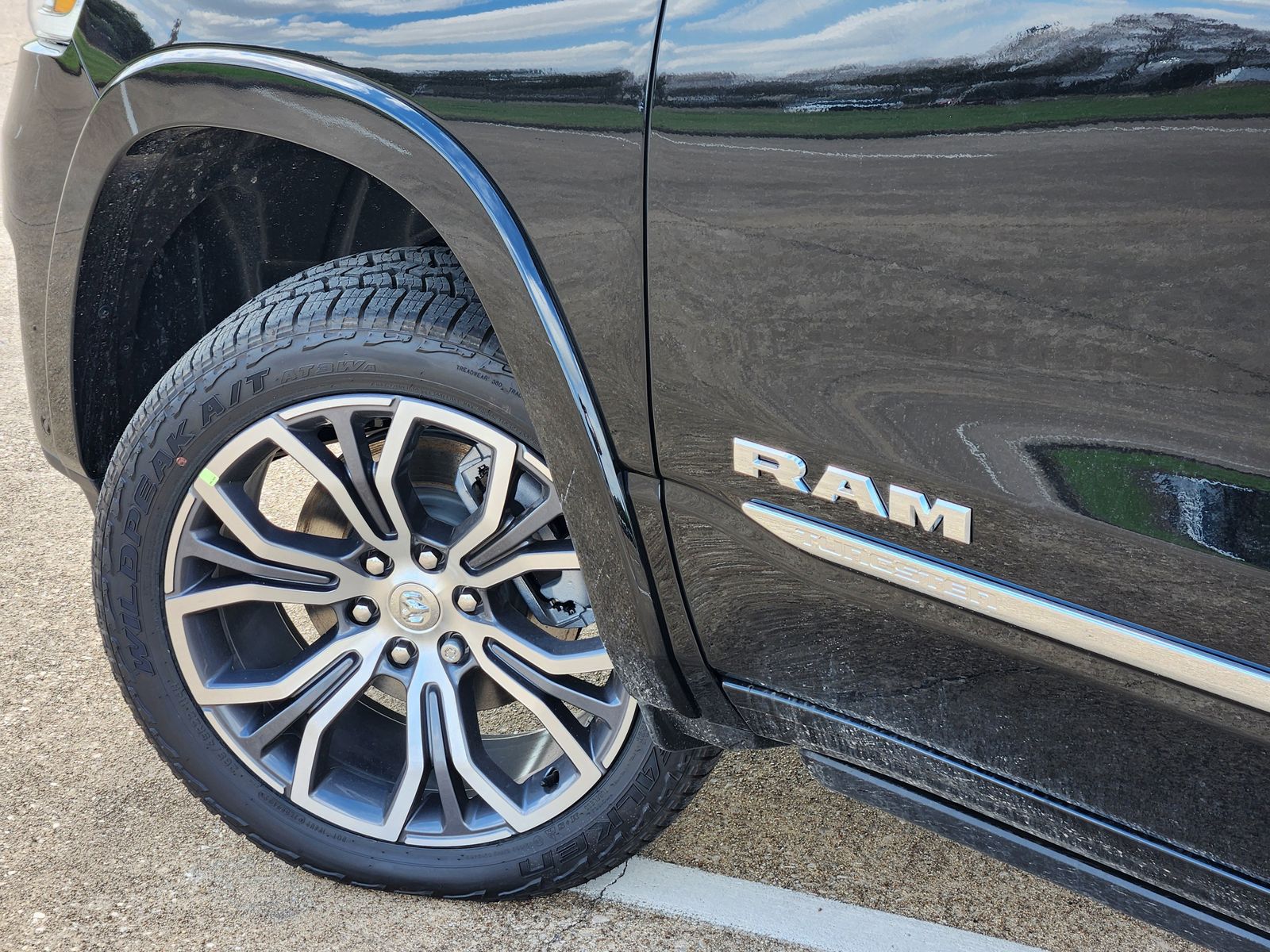 New 2026 Diamond Black Crystal Pearlcoat Ram TUNGSTEN CREW CAB 4X4 image 17