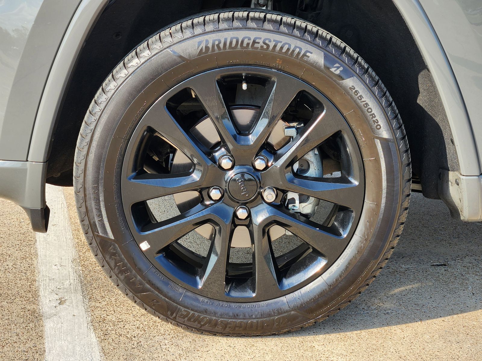 Used 2020 Sting-Gray Clearcoat Jeep Laredo image 20