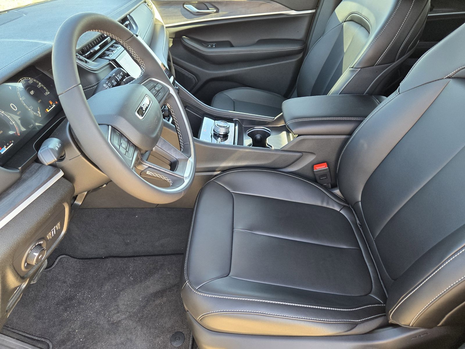 New 2025 Diamond Black Crystal Pearlcoat Jeep L LIMITED 4X4 image 12