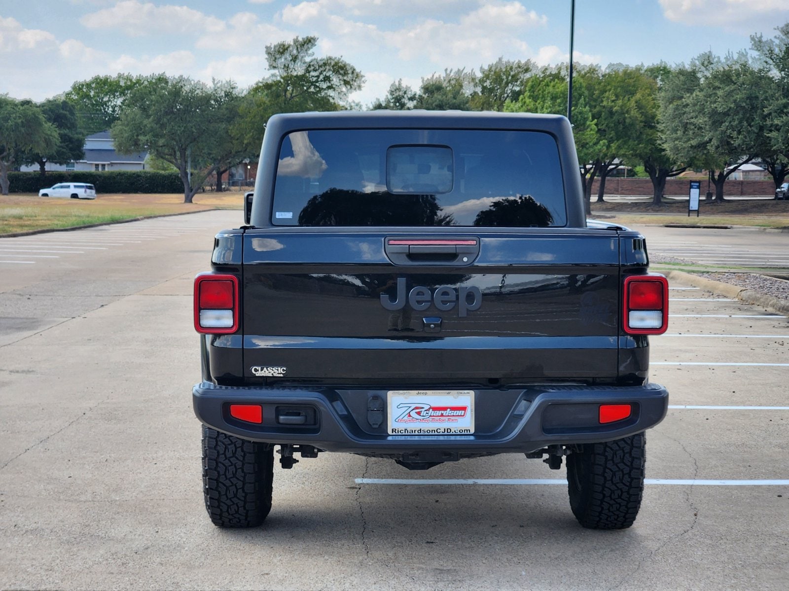 Used 2022 Black Jeep Sport image 5
