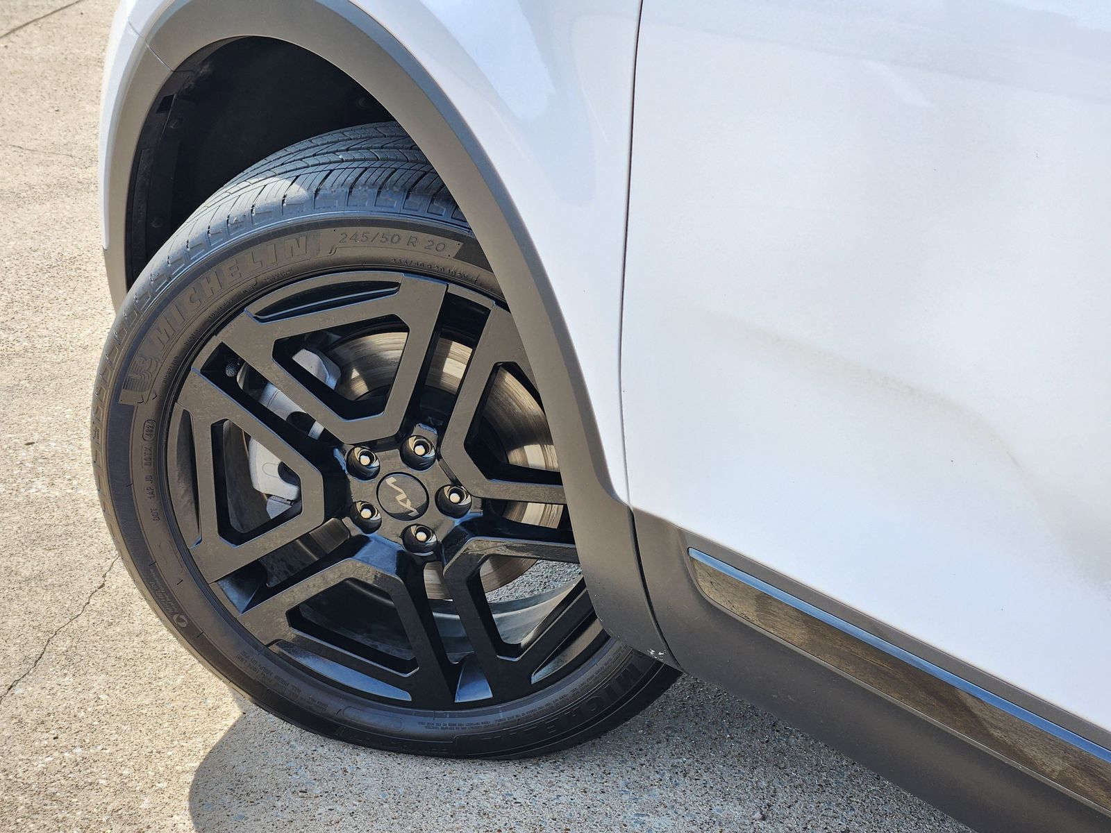 Used 2025 Glacial White Pearl Kia EX image 17