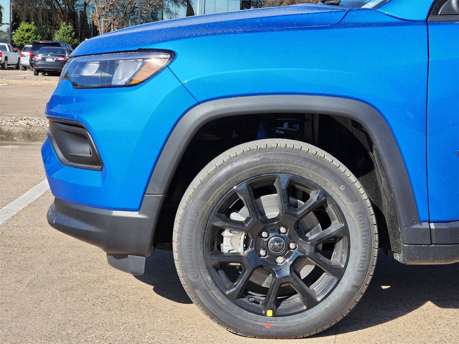 New 2026 Hydro Blue Pearlcoat Jeep LATITUDE ALTITUDE 4X4 image 9