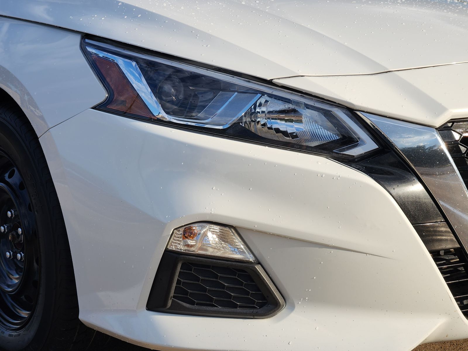 Used 2021 Glacier White Nissan 2.5 S image 9
