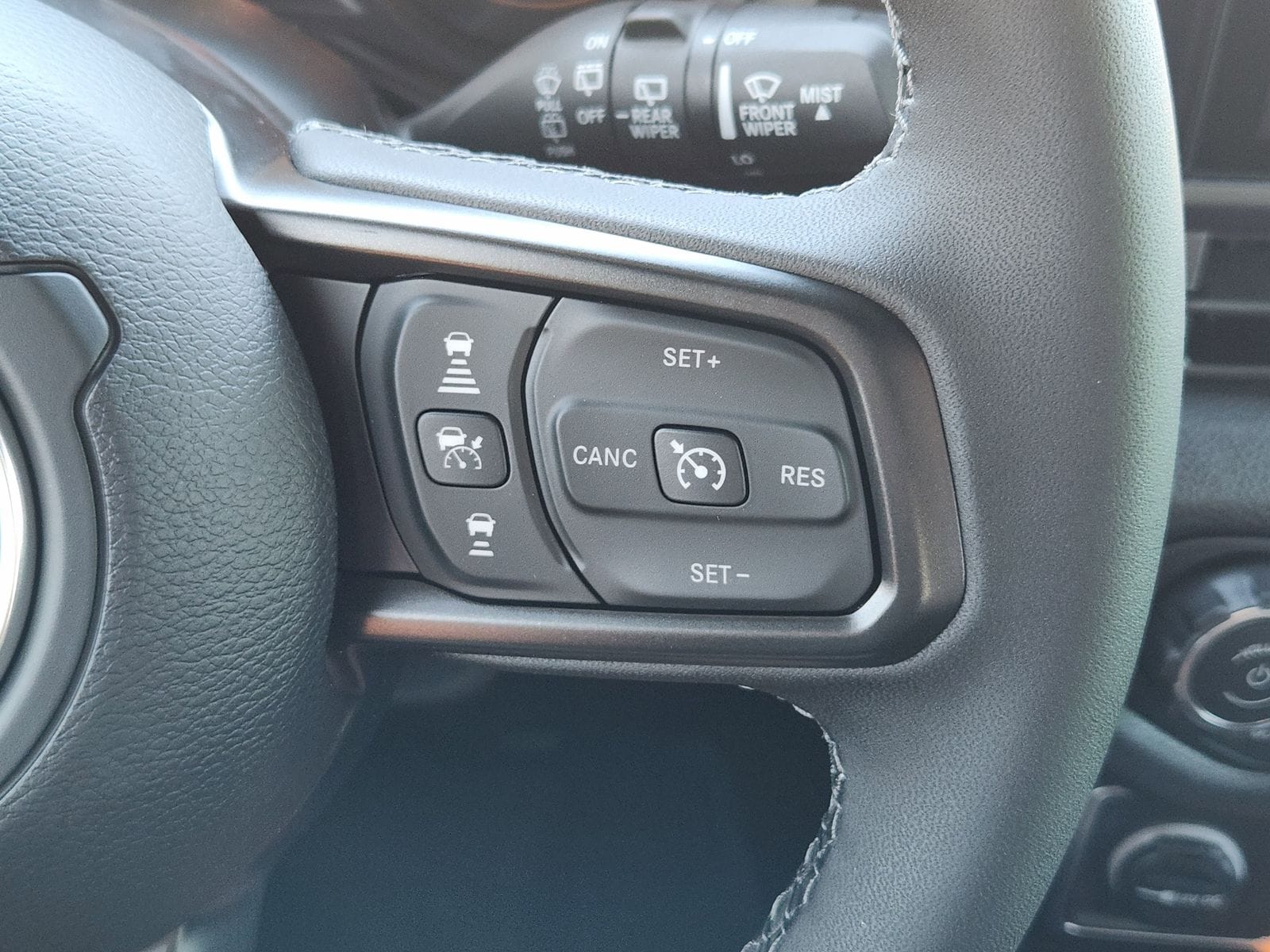 New 2026 41 Jeep 4-DOOR SPORT S image 36