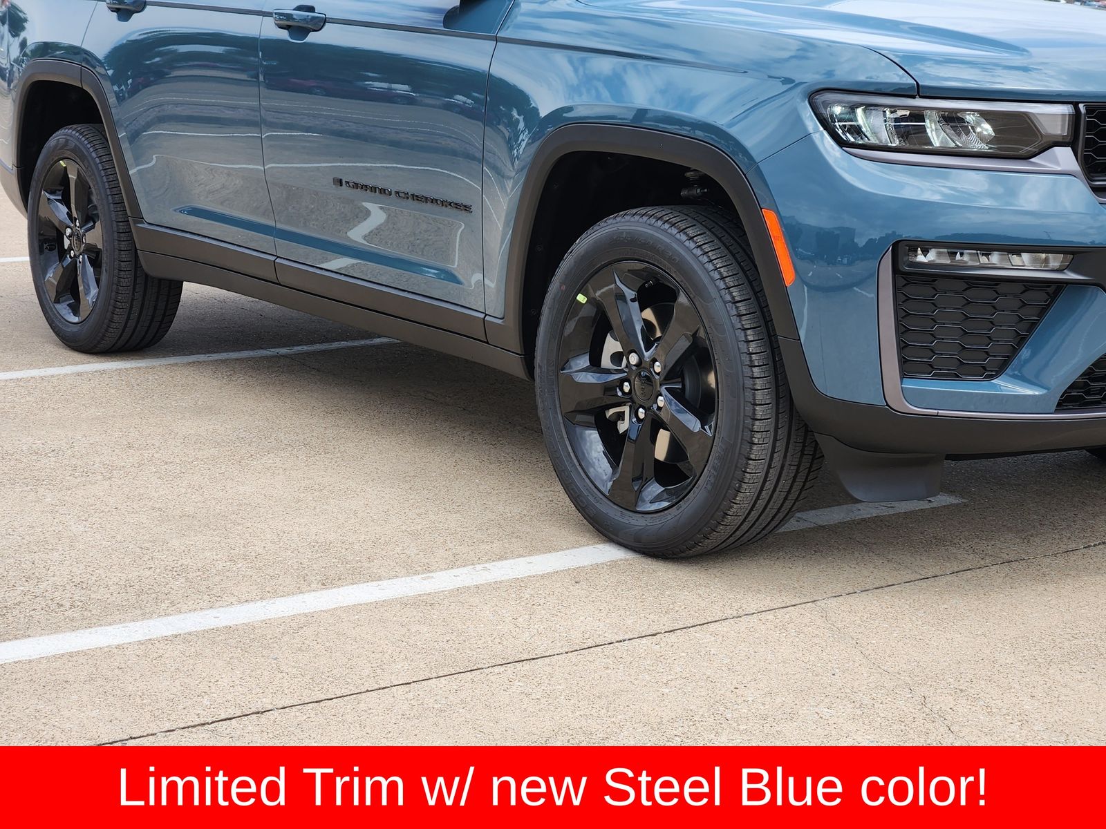 New 2026 Steel Blue Jeep L LIMITED 4X4 image 11