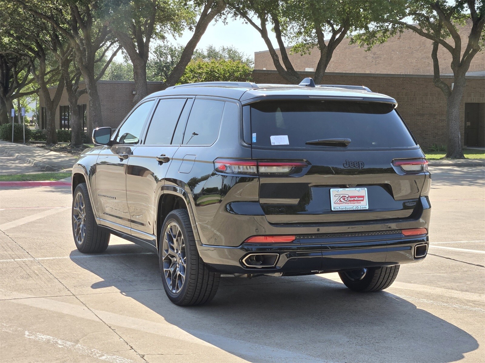 2025 Jeep Grand Cherokee L Summit photo 4