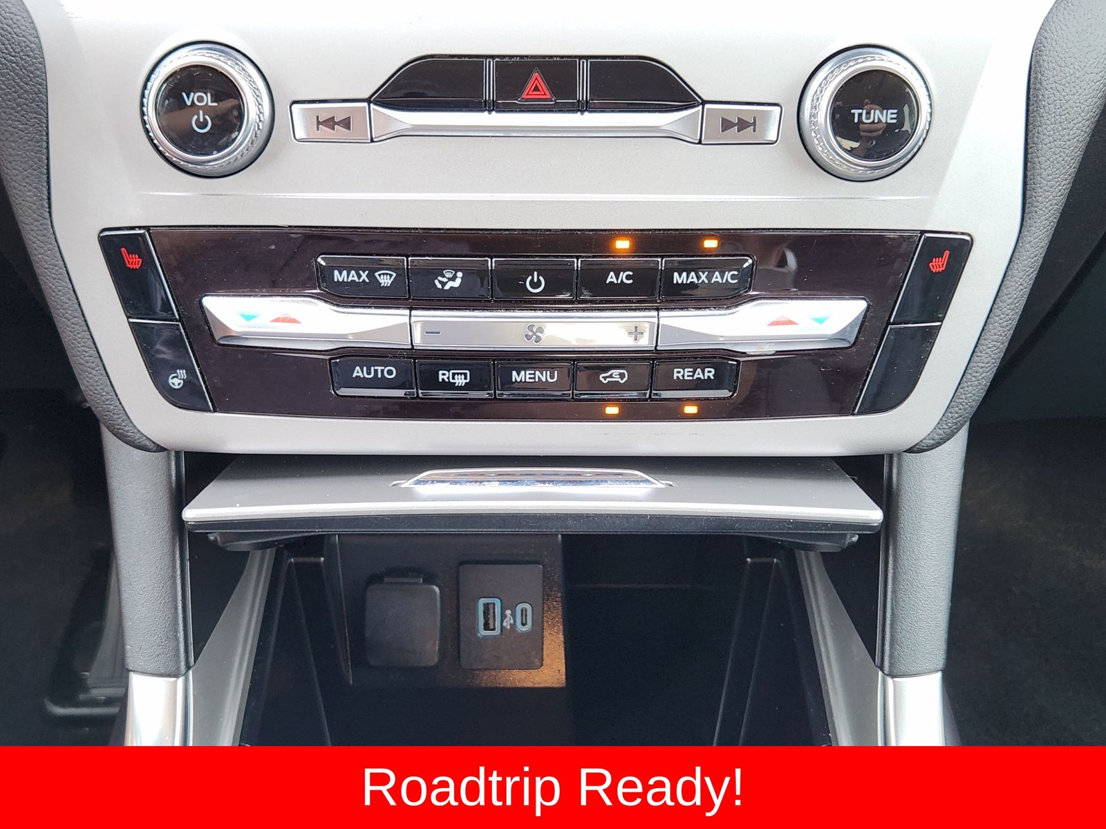 Used 2024 Black Metallic Ford XLT image 28
