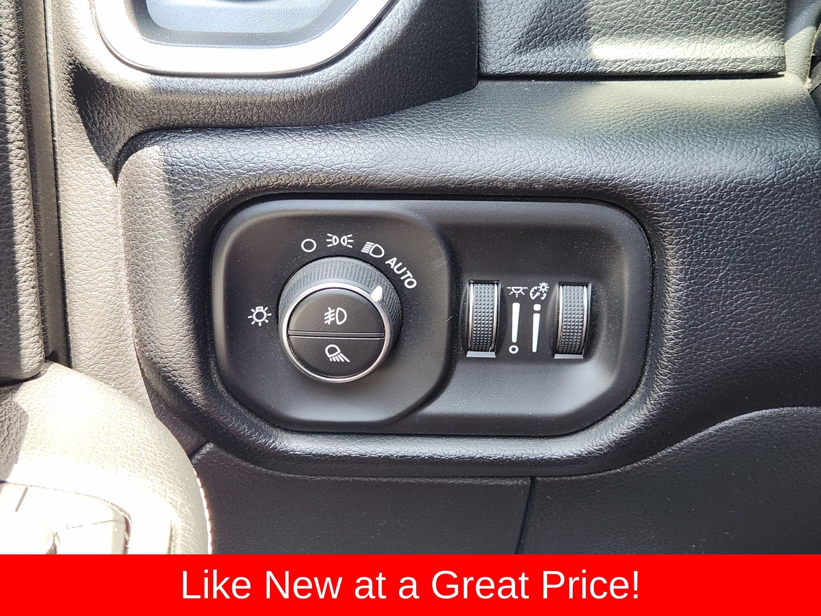 Used 2026 Ceramic Gray Clearcoat Ram Laramie image 32