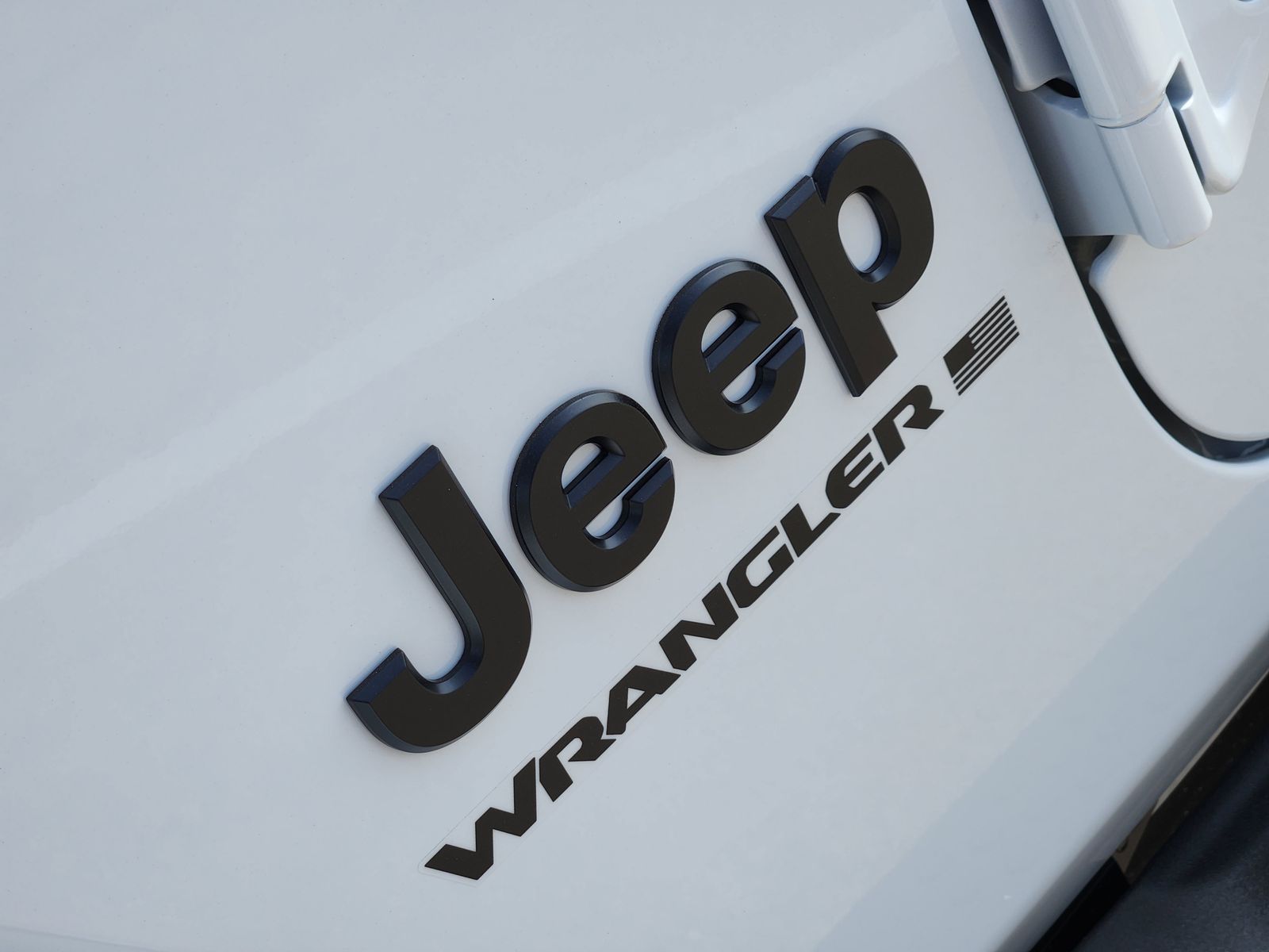 New 2026 Bright White Jeep 4-DOOR SAHARA image 18