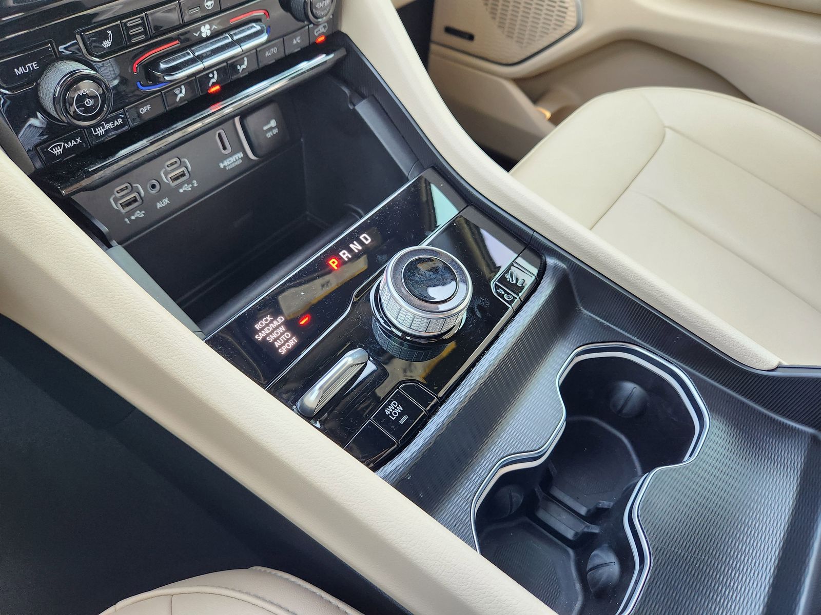 Used 2024 Bright White Jeep Base image 28