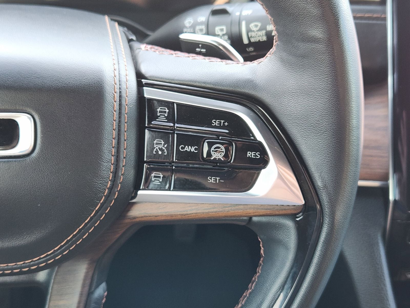 Certified Used 2023 Rocky Mountain Pearlcoat Jeep Summit image 42