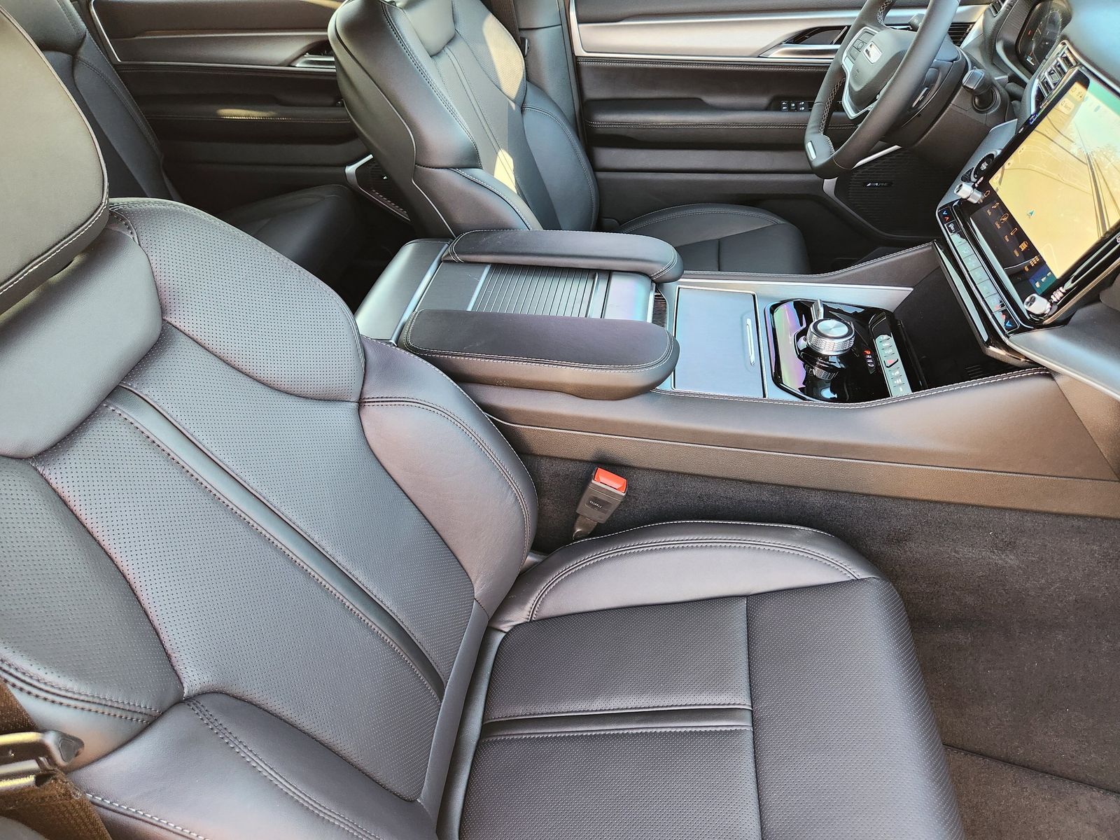 New 2026 Baltic Gray Jeep LIMITED ALTITUDE 4X4 image 22