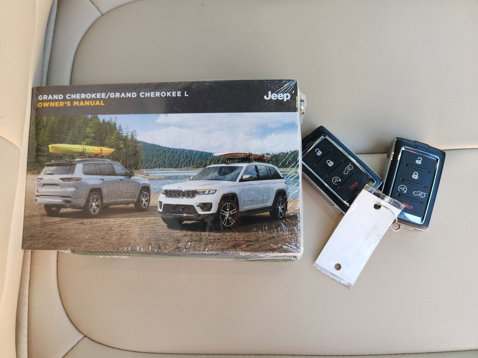 Used 2024 Bright White Jeep Base image 45