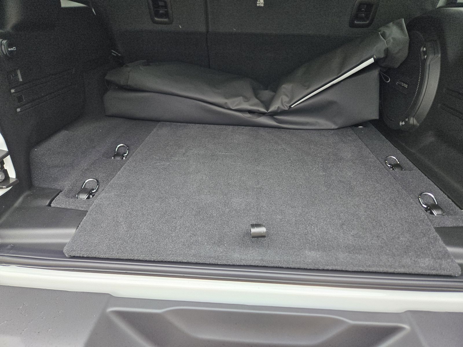 New 2026 Bright White Jeep 4-DOOR SAHARA image 29