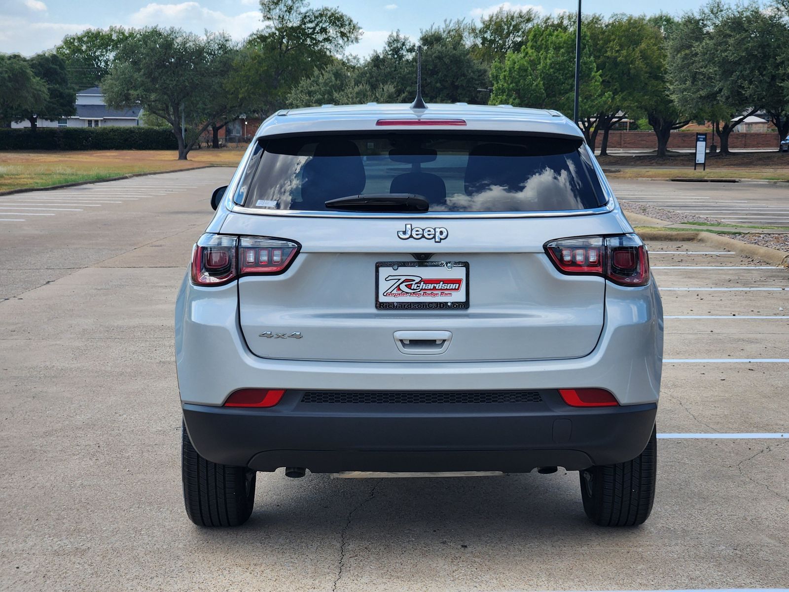 Used 2024 Silver Zynith Jeep Sport image 5