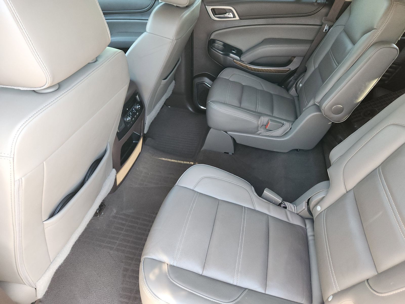 Used 2019 White Frost Tricoat GMC Denali image 41