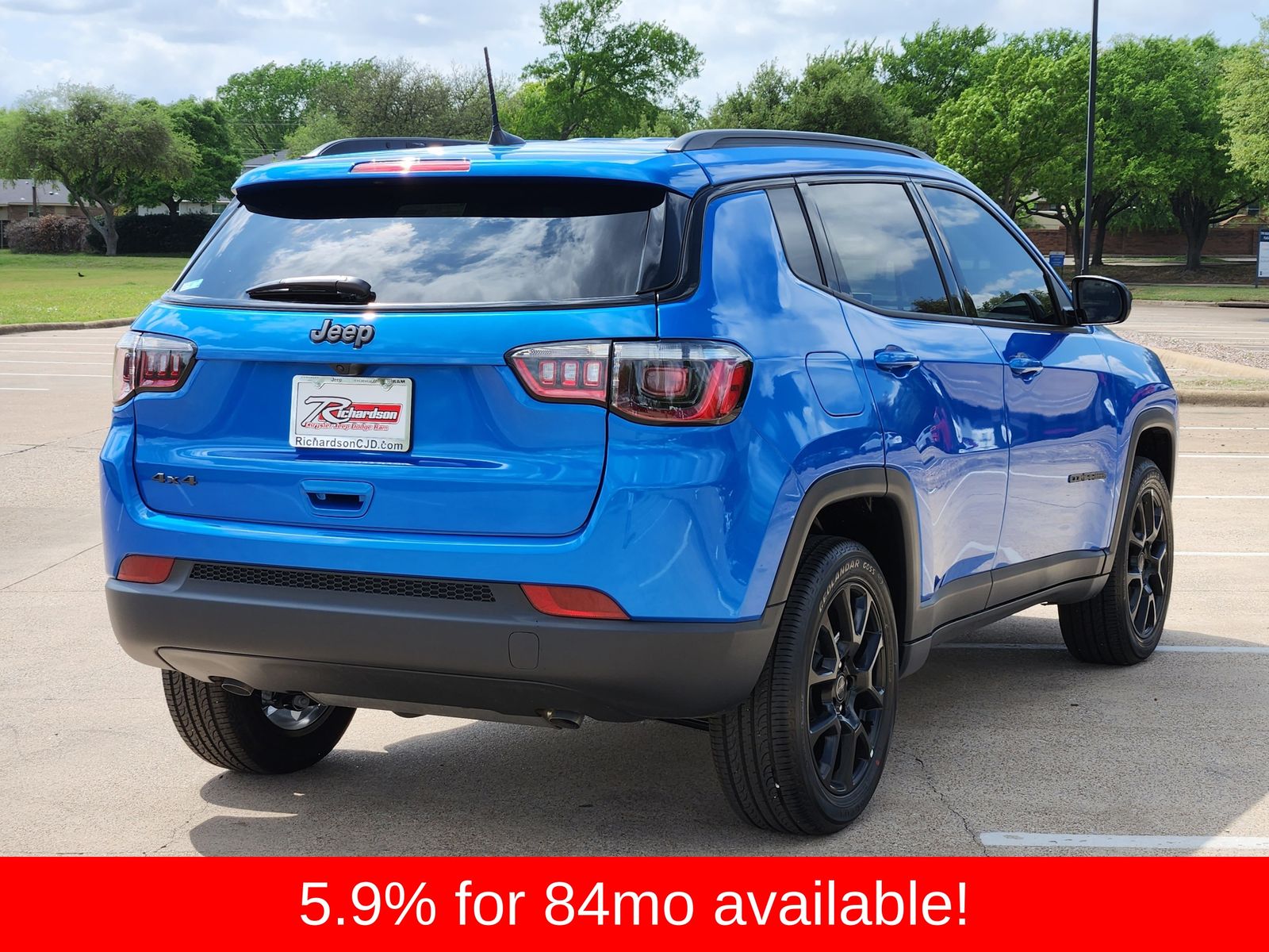 New 2026 Hydro Blue Pearlcoat Jeep LATITUDE ALTITUDE 4X4 image 6
