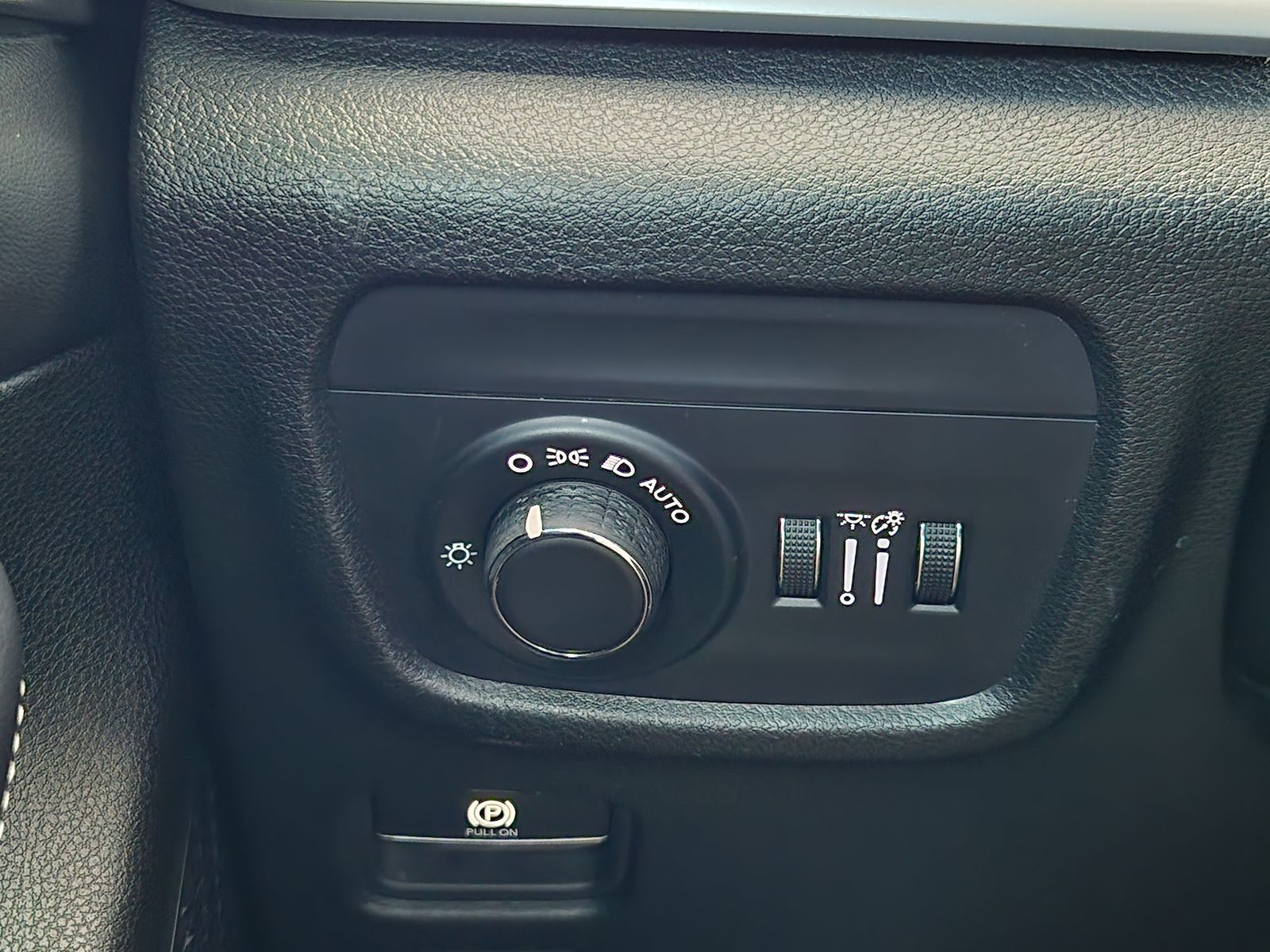 Used 2024 Silver Zynith Jeep Laredo image 29