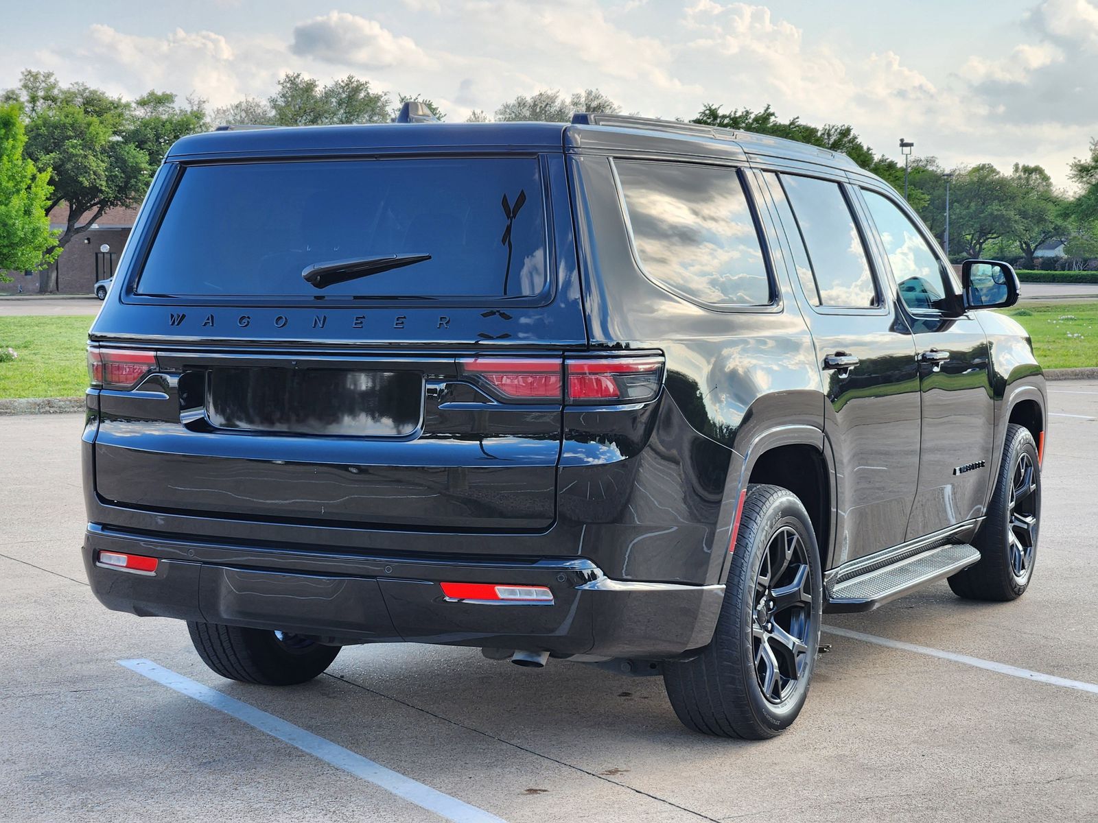 Used 2023 Diamond Black Crystal Pearlcoat Jeep Base image 6