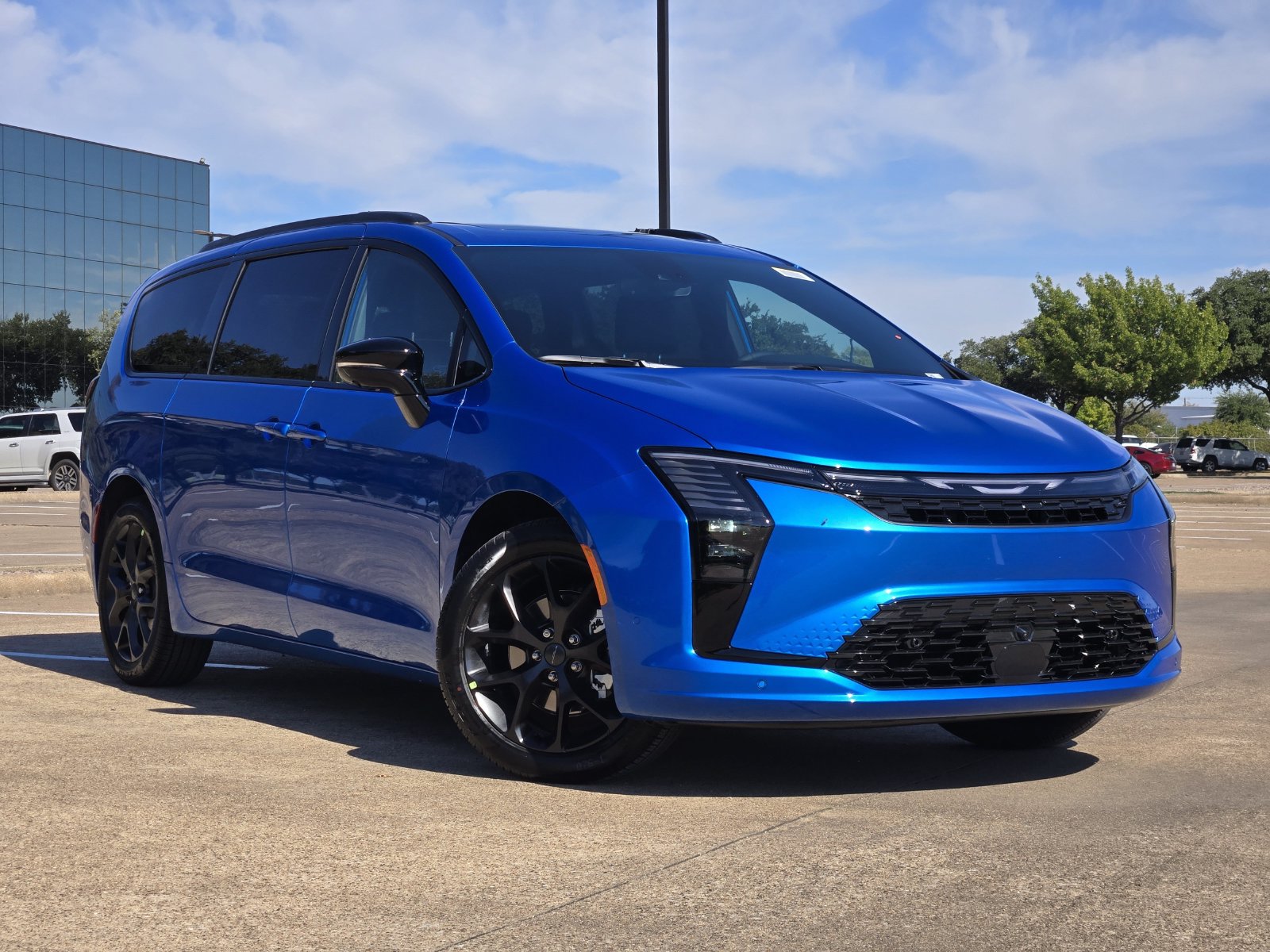 2027 Chrysler Pacifica LIMITED Passenger Van